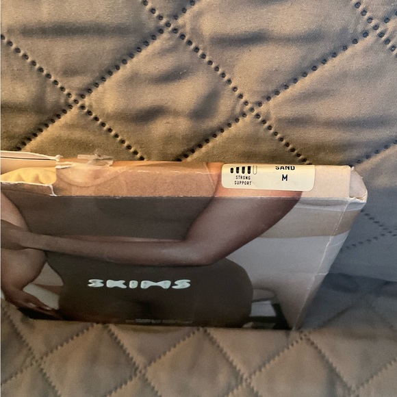 SKIMS - Picture 6 of 7